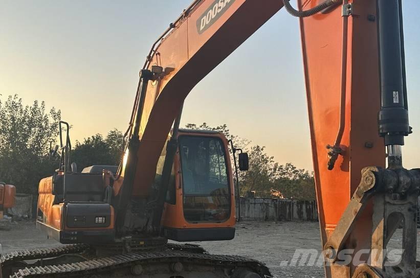 Doosan DX220 Raupenbagger