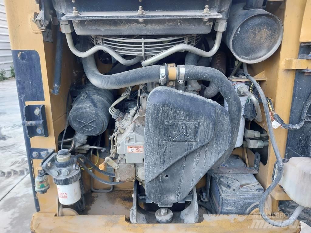 CAT 216 Kompaktlader