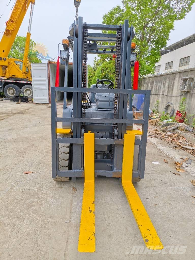 Komatsu FD 30 Diesel Stapler