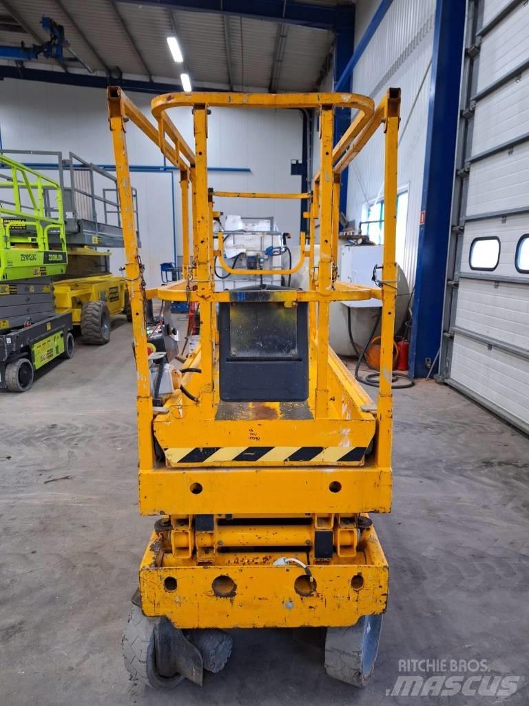 Haulotte Compact 8 Scheren-Arbeitsbühnen