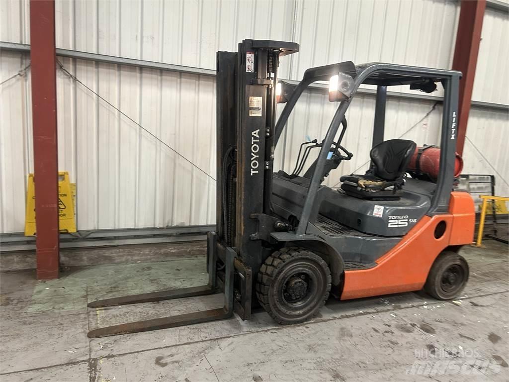 Toyota 02-8FGF20 Gas Stapler