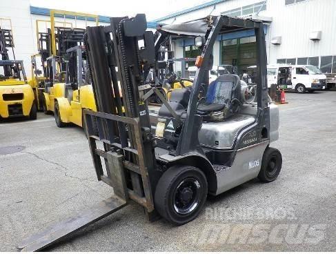 Nissan PL02A20D Gas Stapler