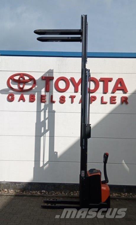 Toyota SWE120L Selbstfahrstapler