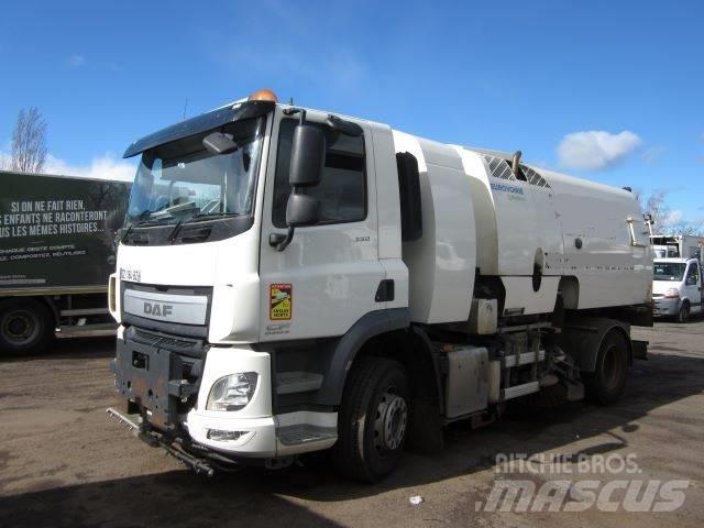DAF CF330 Kehrmaschine