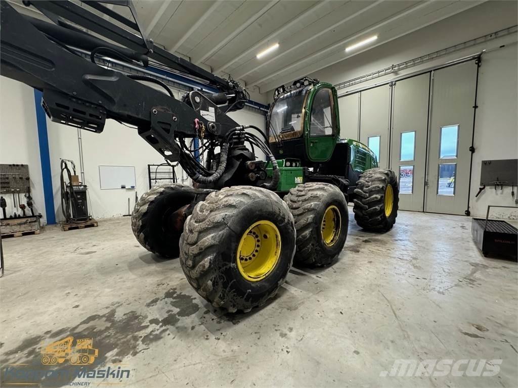 John Deere 1470E Harvester