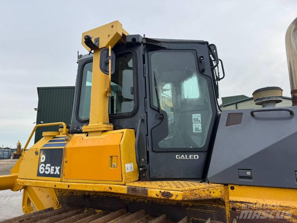 Komatsu D65EX-15 Bulldozer