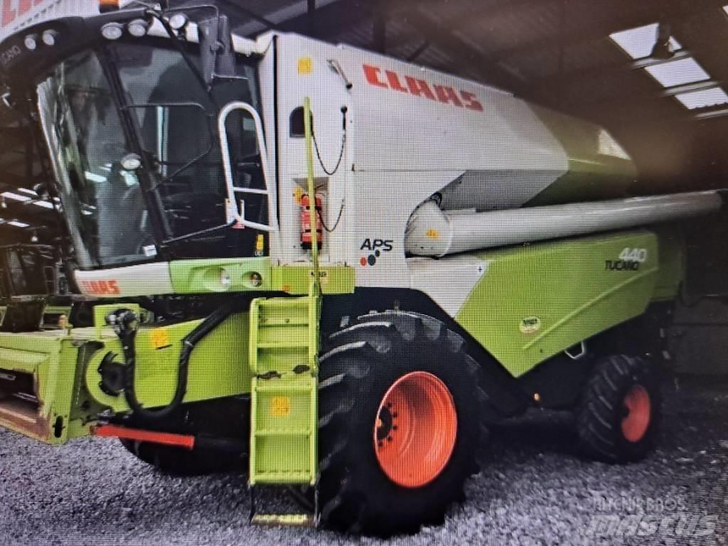 CLAAS Tucano 440 Mähdrescher