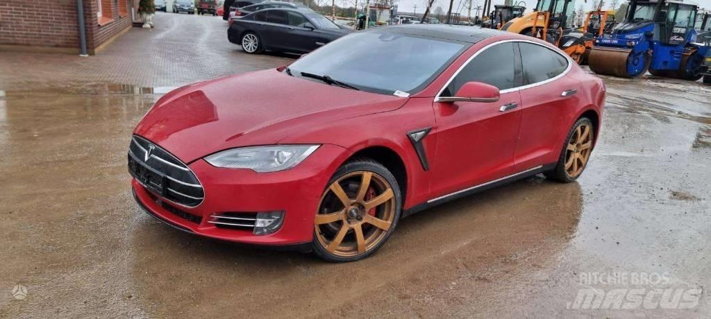 Tesla Model S P85D PKWs