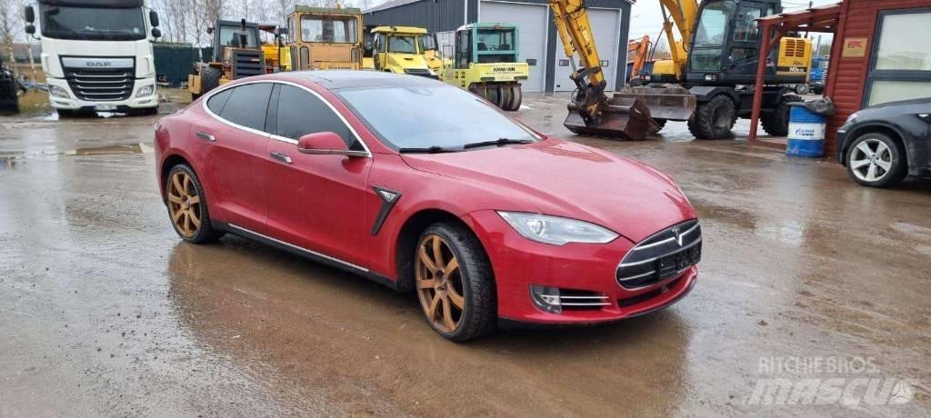 Tesla Model S P85D PKWs