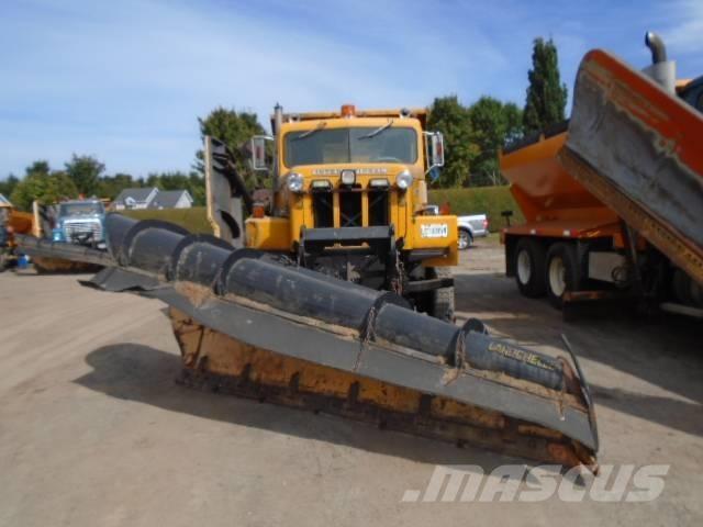 International 5070 Schneeschilde und -pflüge