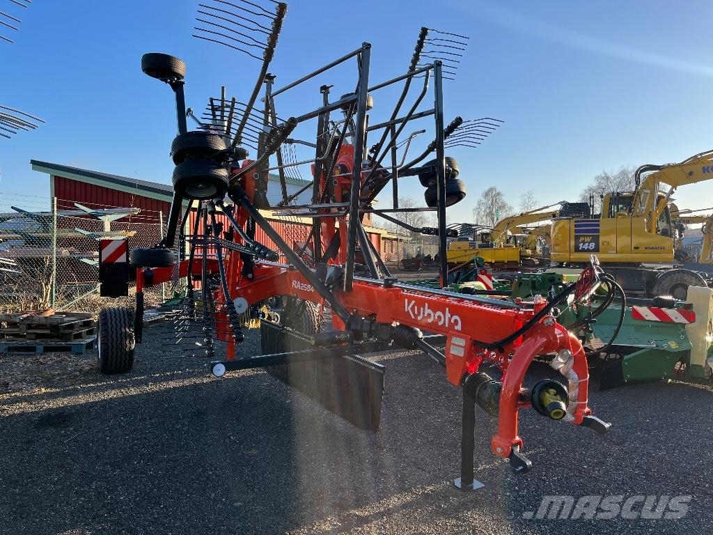 Kubota RA2584 Schwader