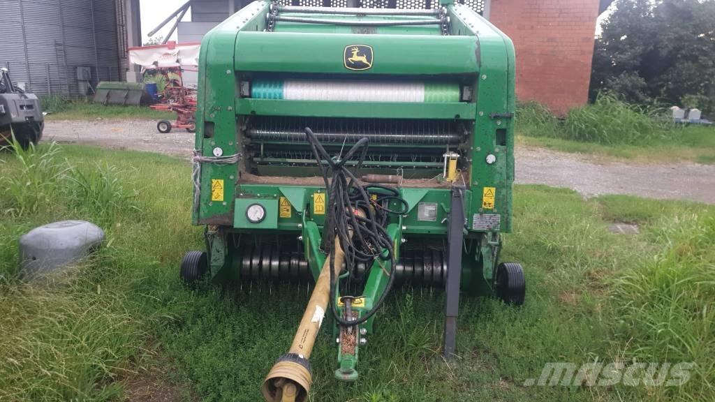 John Deere F 450 Rundballenpressen