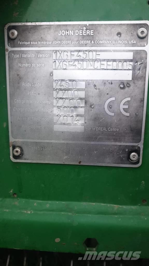 John Deere F 450 Rundballenpressen