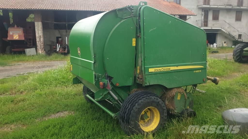 John Deere F 450 Rundballenpressen