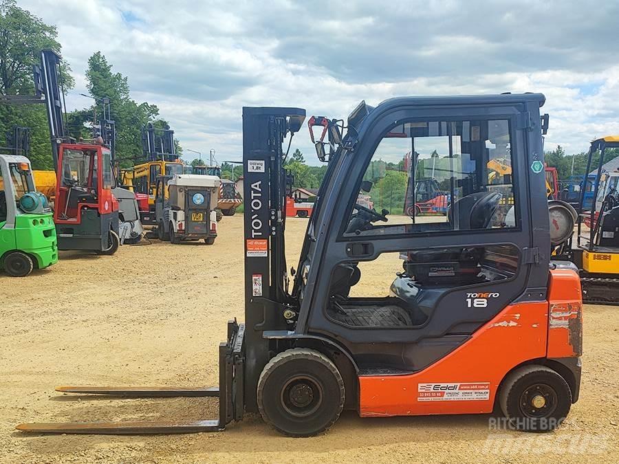 Toyota 02-8FGF18 Gas Stapler