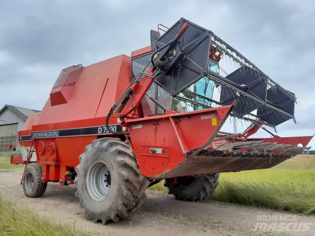 Dronningborg D7500 Mähdrescher