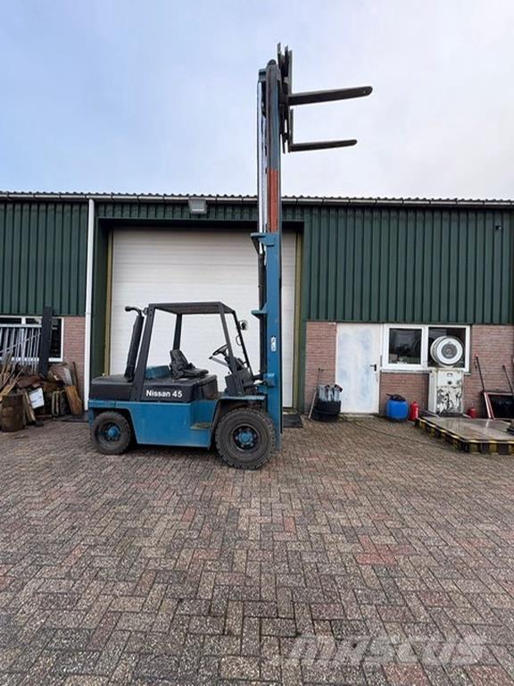 Nissan fd50 Diesel Stapler