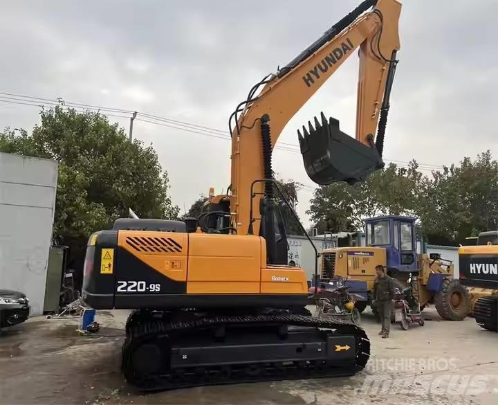 Hyundai R220-9S Raupenbagger