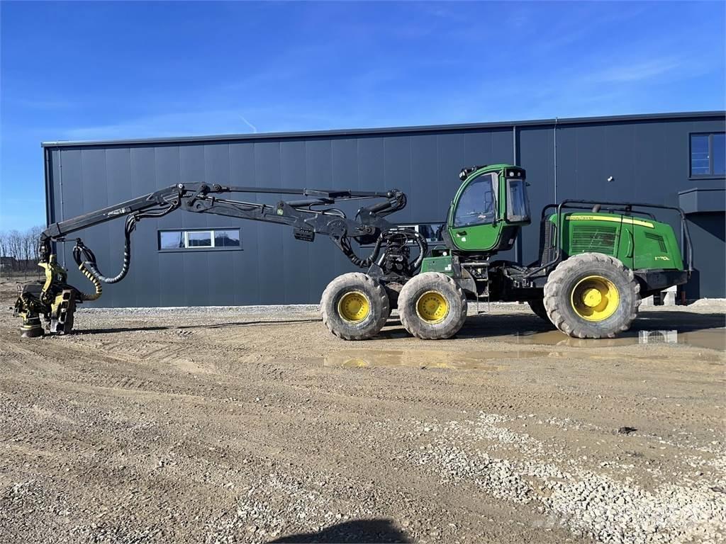 John Deere 1470E Harvester