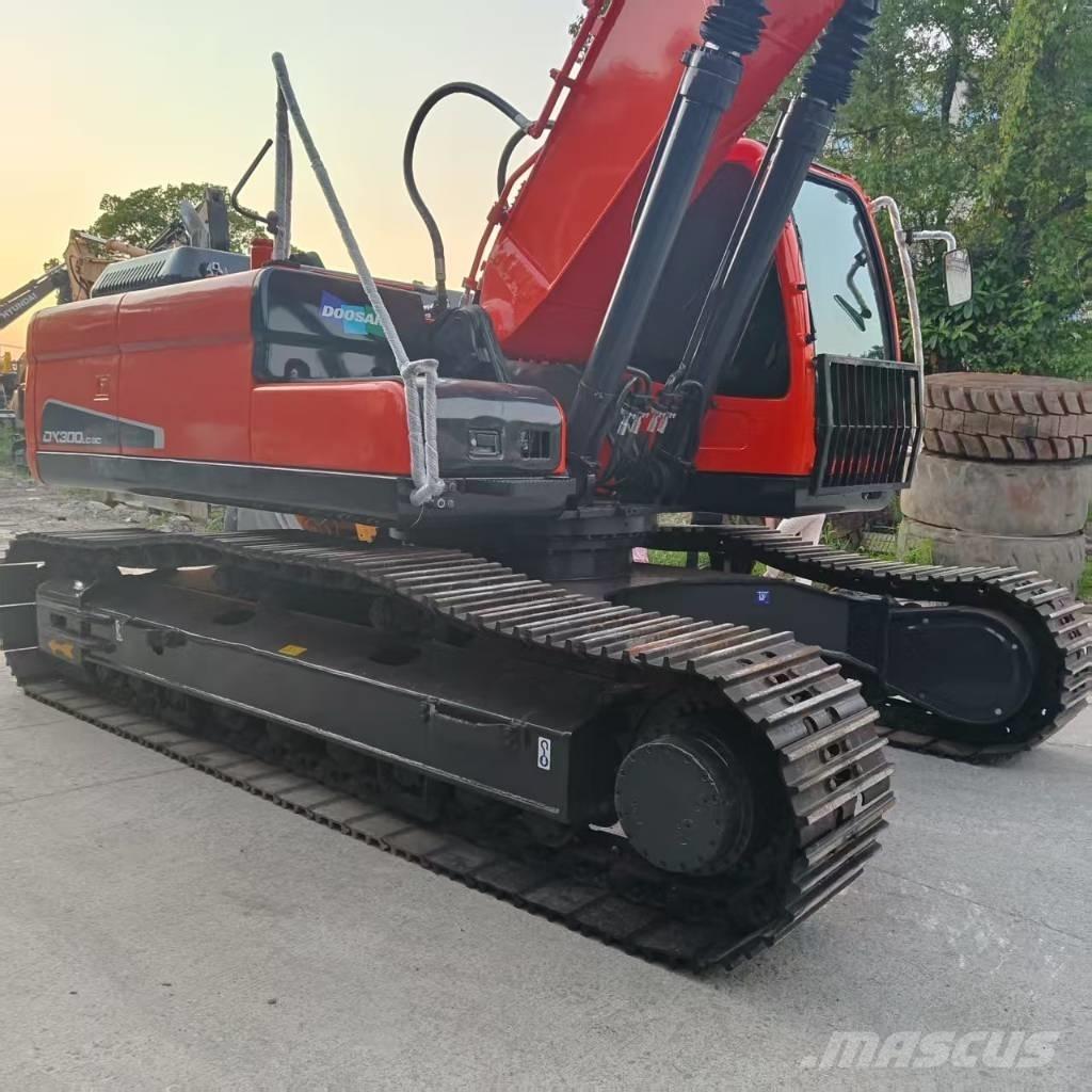 Doosan DX 300 Raupenbagger