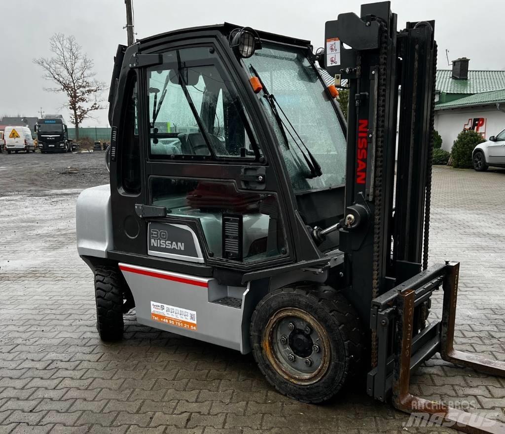 Nissan UG1D2A30LQ Gas Stapler