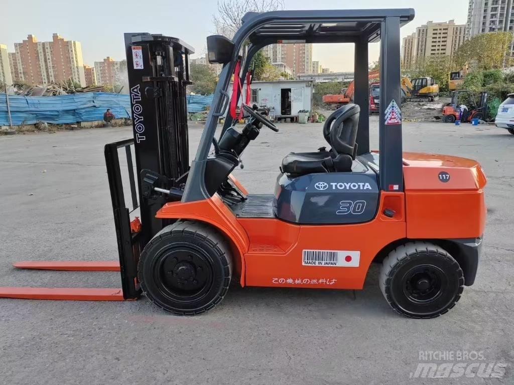 Toyota FD 30 Diesel Stapler