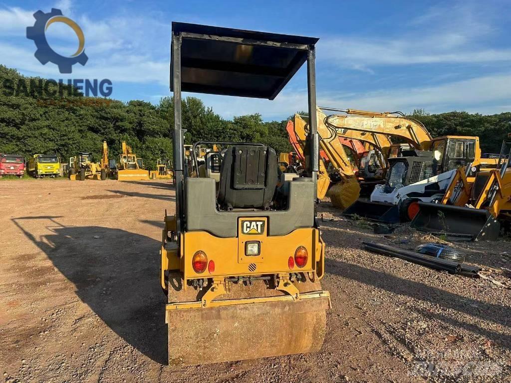 CAT CB 24 B Tandemwalzen
