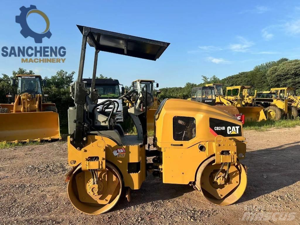 CAT CB 24 B Tandemwalzen