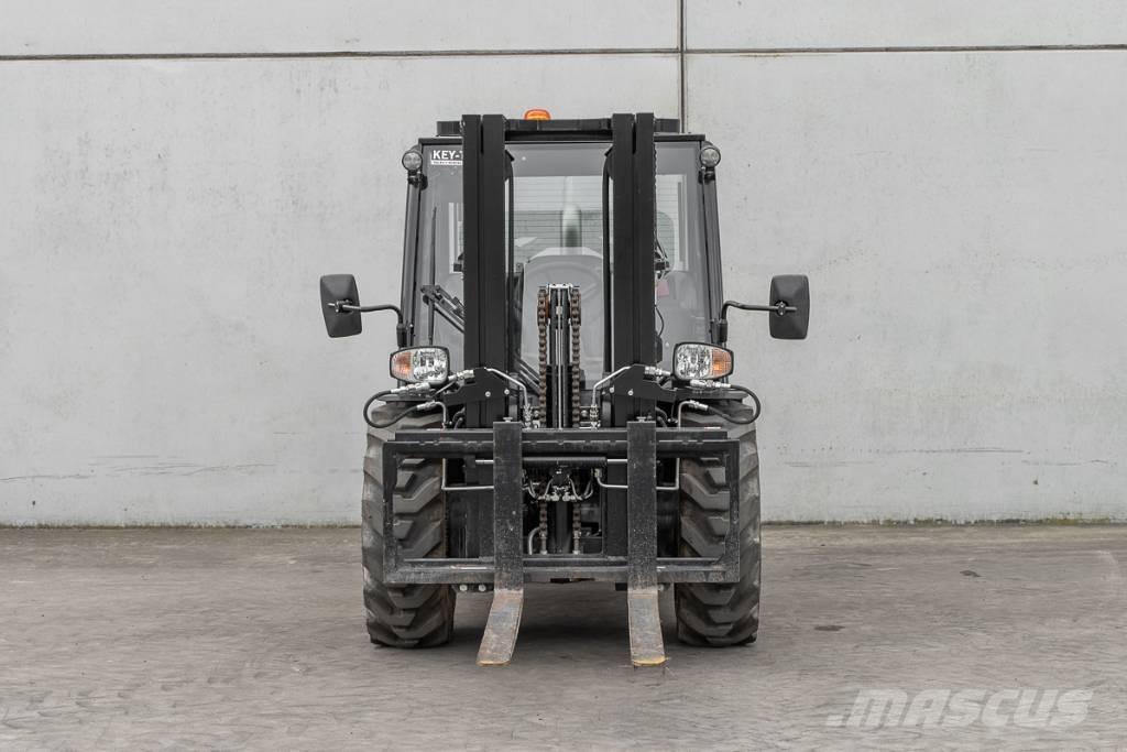Manitou MC 30-4 Diesel Stapler