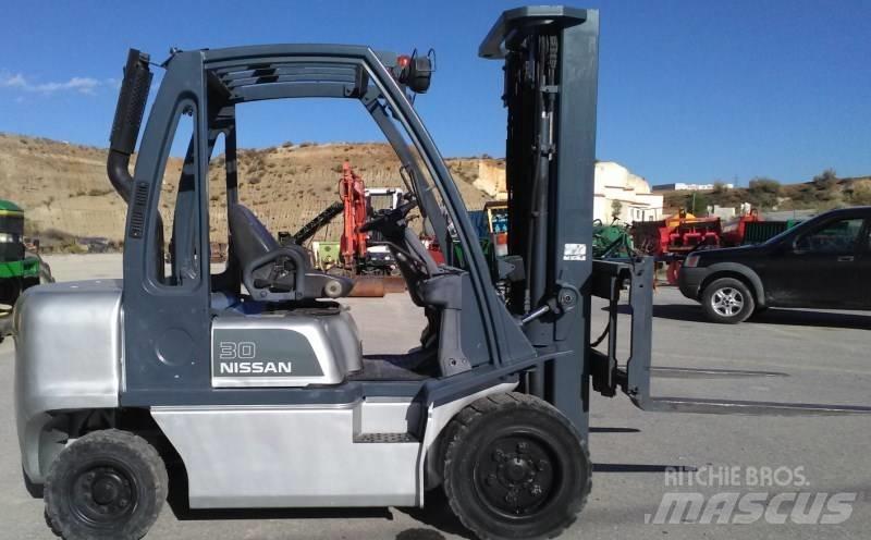 Nissan FGD02A30Q Diesel Stapler