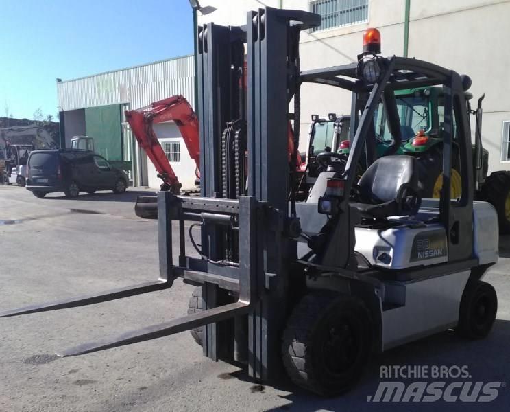 Nissan FGD02A30Q Diesel Stapler