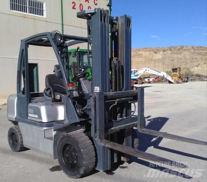 Nissan FGD02A30Q Diesel Stapler