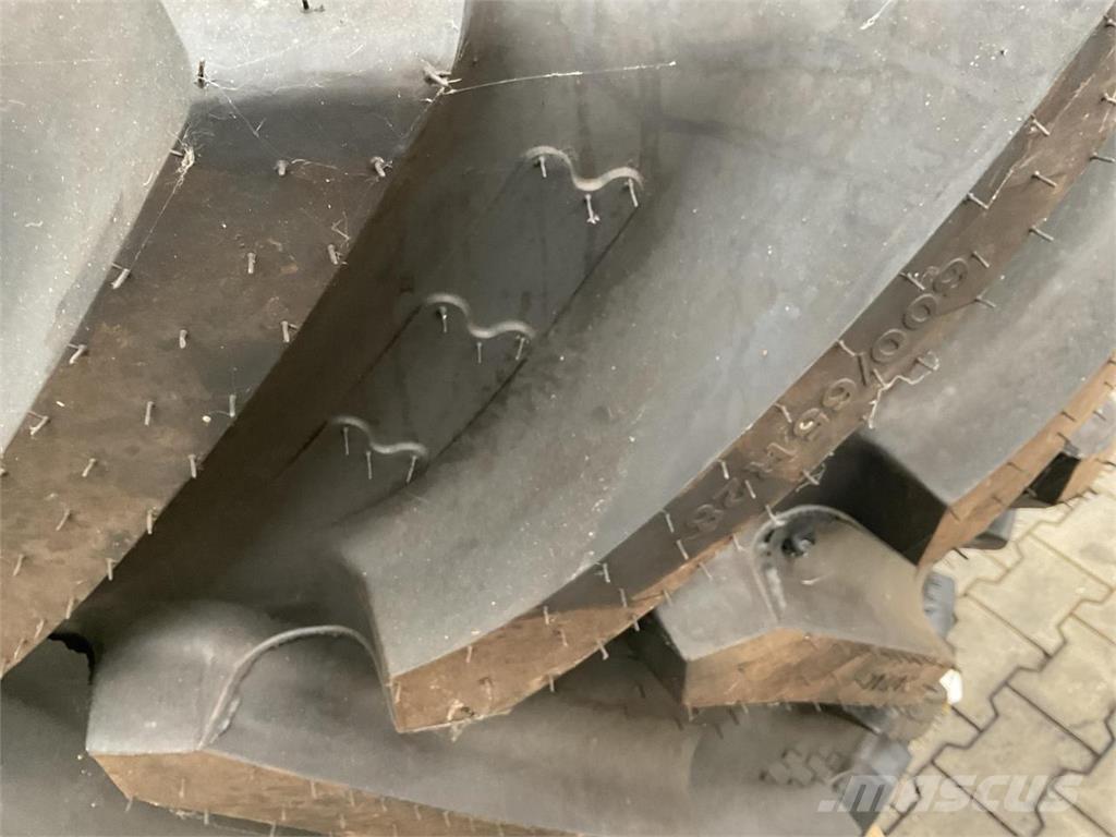 BKT 600/65R28 Reifen