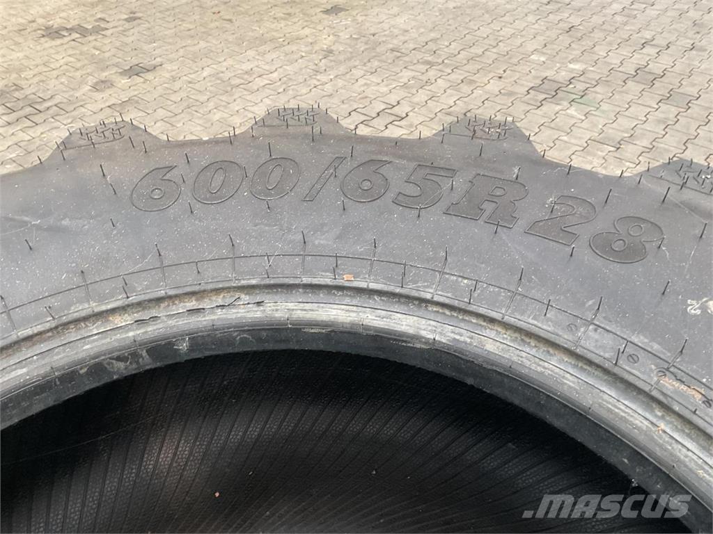 BKT 600/65R28 Reifen