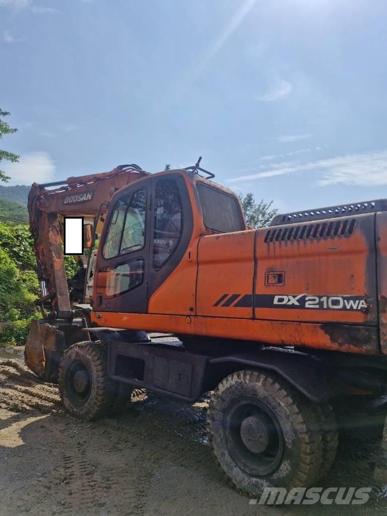 Doosan DX 210 W Mobilbagger
