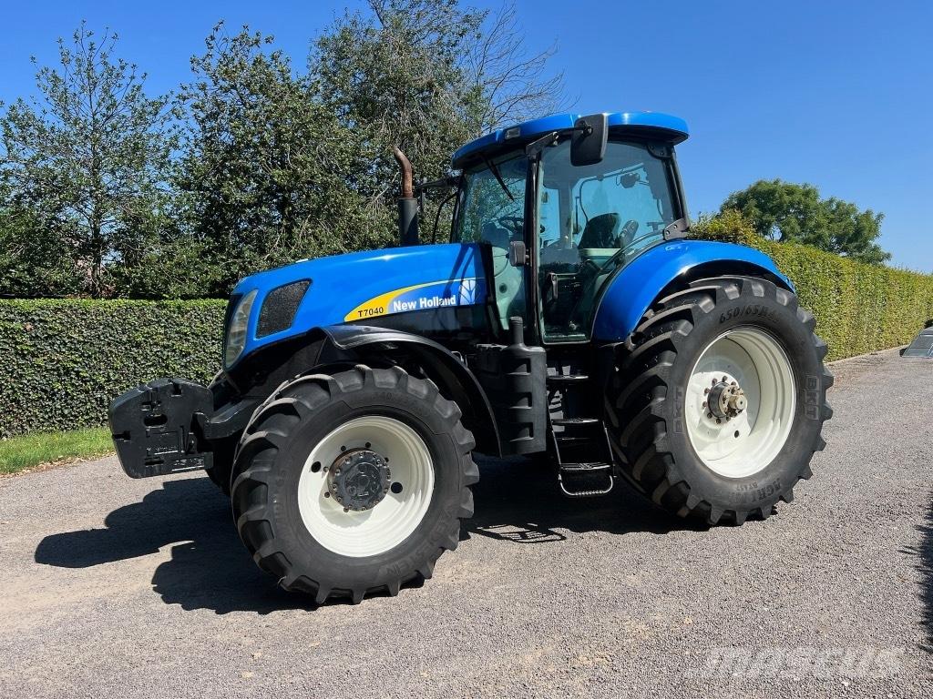 New Holland T 7040 Traktoren