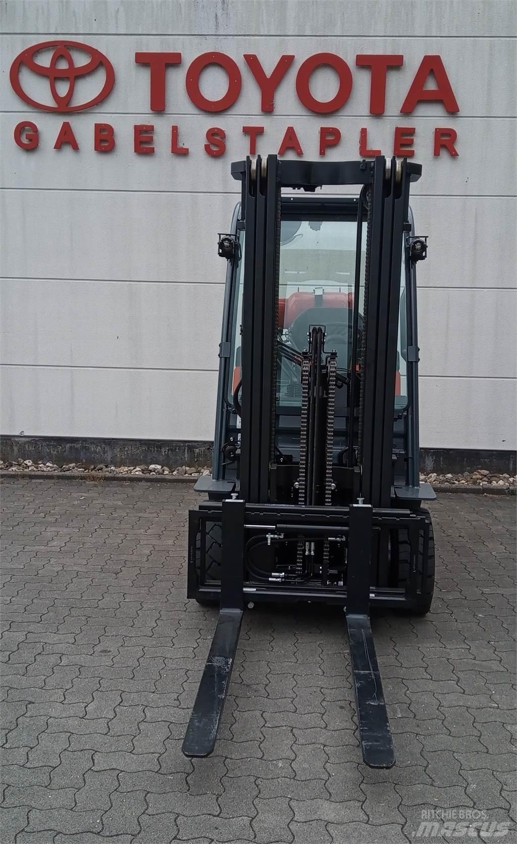 Toyota 02-8FGKF20 Gas Stapler