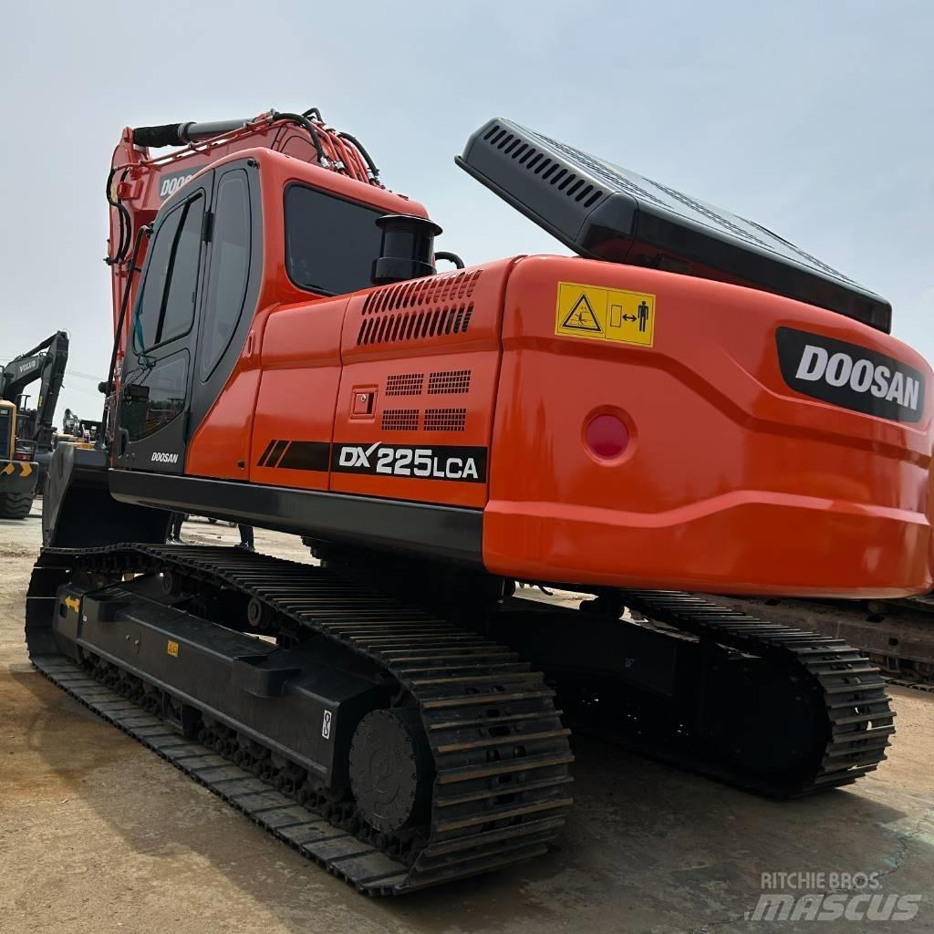 Doosan DX 225 LC Raupenbagger