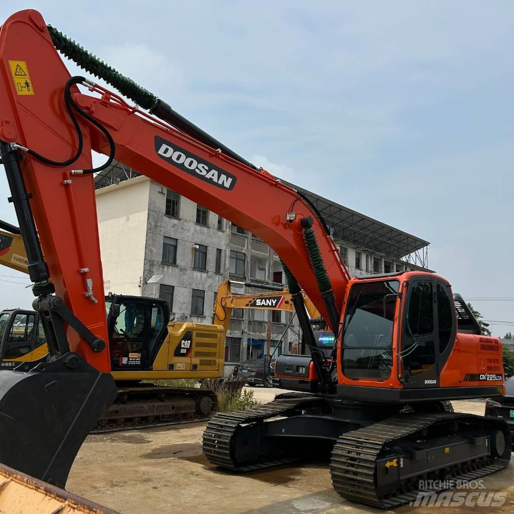 Doosan DX 225 LC Raupenbagger