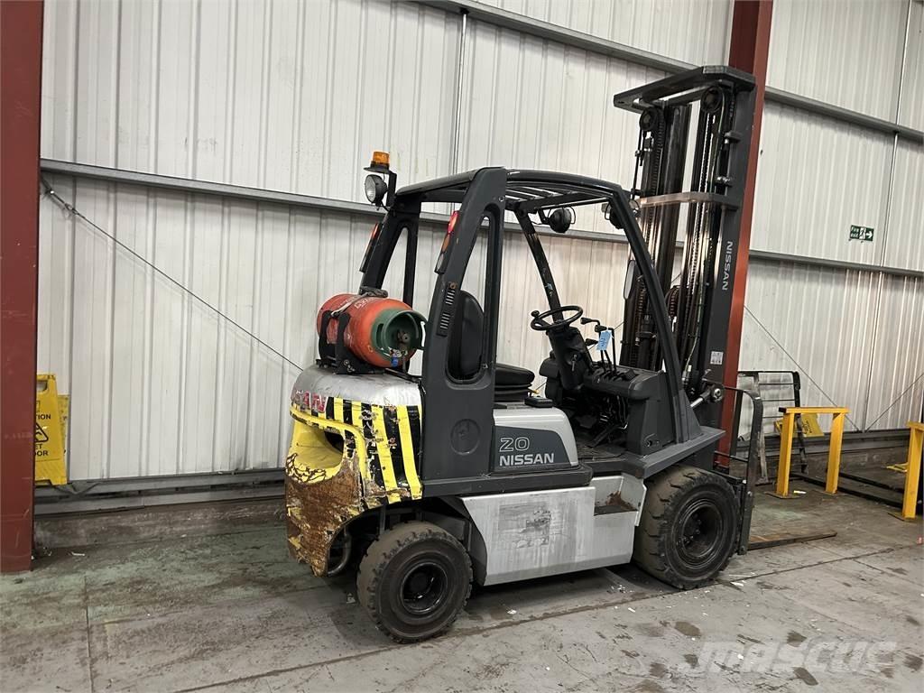 Nissan U1D2A20LQ Gas Stapler