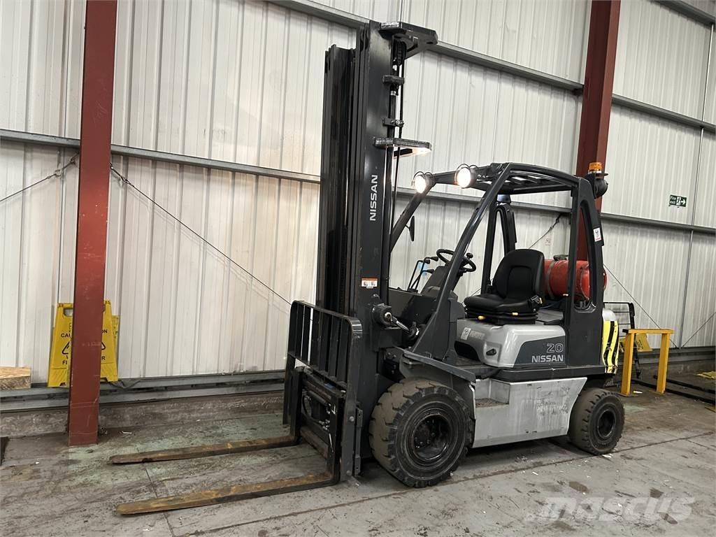 Nissan U1D2A20LQ Gas Stapler