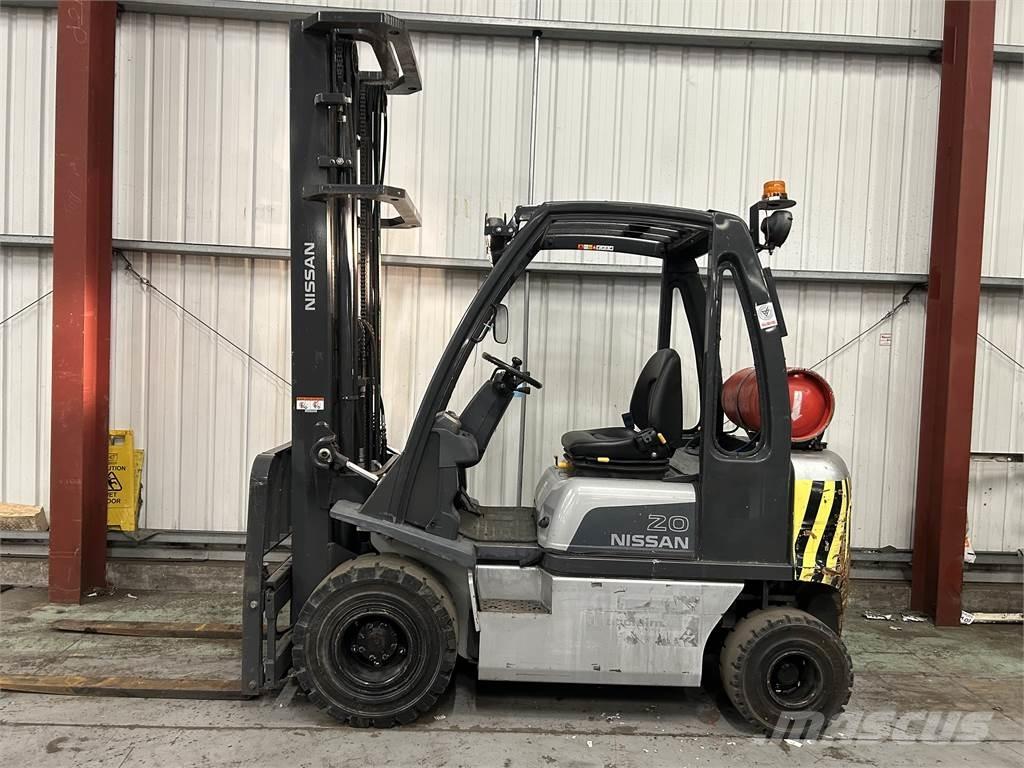 Nissan U1D2A20LQ Gas Stapler