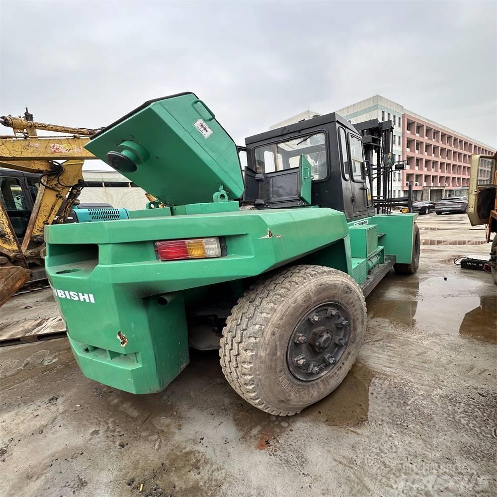 Mitsubishi FD160 Diesel Stapler