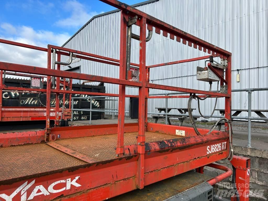 SkyJack SJ 6826 RT Scheren-Arbeitsbühnen