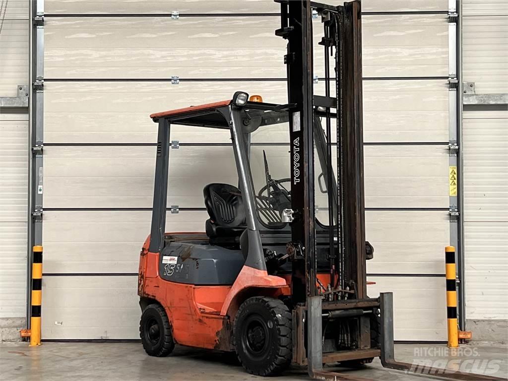 Toyota 02-7FDF15 Diesel Stapler