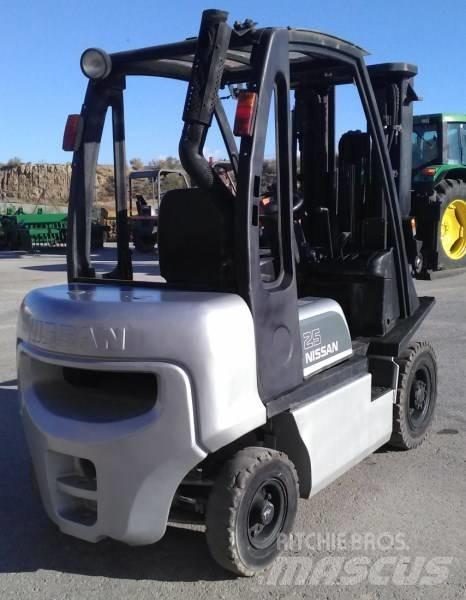 Nissan FD02A25Q Diesel Stapler