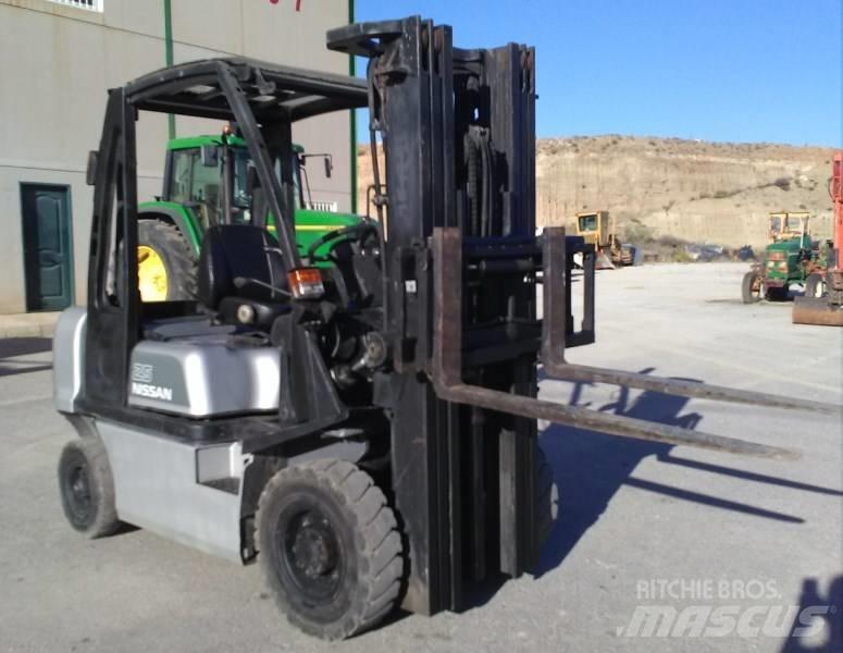 Nissan FD02A25Q Diesel Stapler