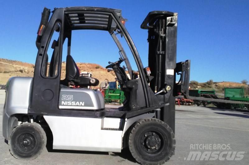 Nissan FD02A25Q Diesel Stapler