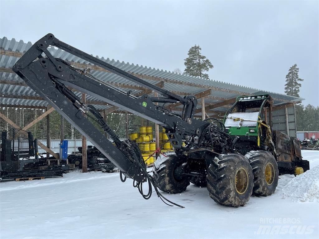 John Deere 1470D Harvester