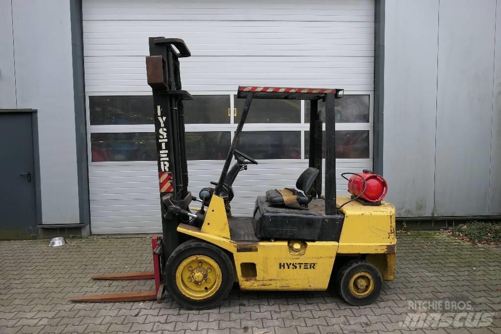 Hyster H 3.00 XM Gas Stapler